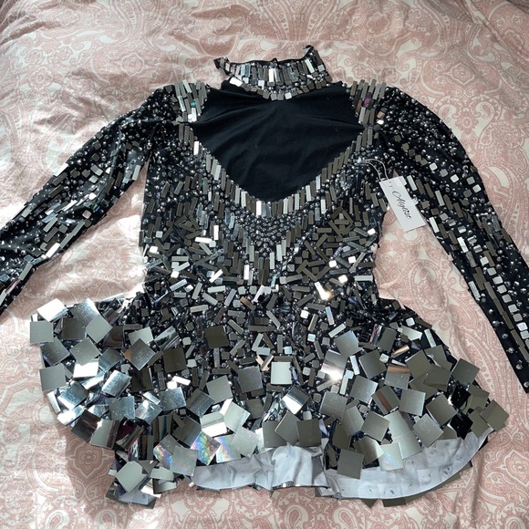 NEVER WORN dress - Picture 3 of 3